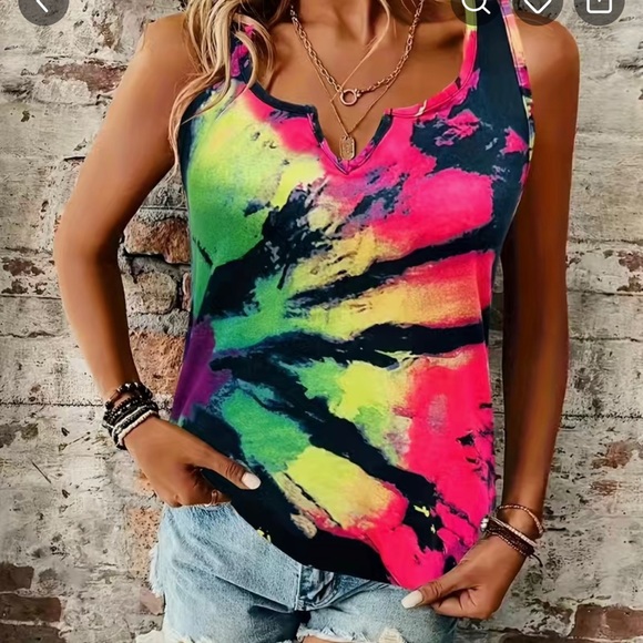 🙋♀️2/$24 or 3/$30🙋🏼♀️Women’s Various Color Tie Dye Notched Neck Tank Top - Picture 8 of 9